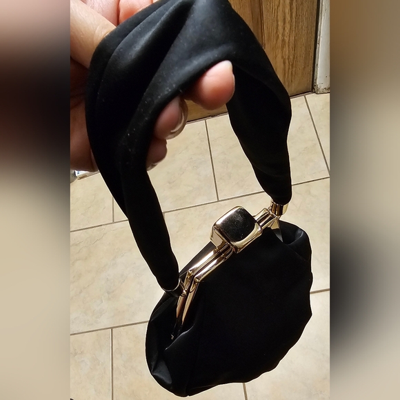 Gorgeous Black Satin Evening Handbag with Goldtone Turnlock closure EUC - Picture 4 of 8